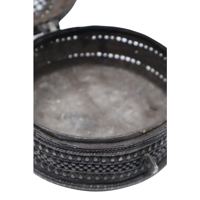 Late 19th Century Antique Ornate "Lost Wax" Cast-Brass Dhokra-Type Box With Pierced Floral Lid & Rosette Feet For Sale - Image 5 of 18