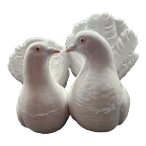 Vintage Lladró "Couple of Doves" Porcelain Figurine (Model #01001169).
