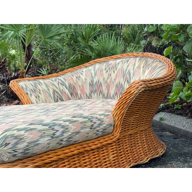 Hollywood Regency Vintage Steve Chase–Style Rattan Chaise Lounge | Palm Springs Hollywood Regency For Sale - Image 3 of 9
