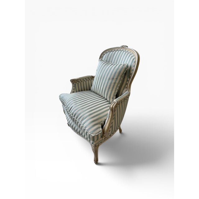 Vintage French Louis XV Style Striped Silk Bergère Chair With Matching Pillow For Sale - Image 4 of 16
