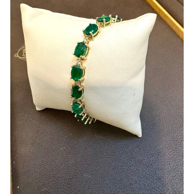 Emerald 22 Carat Natural Brazilian Emerald & Diamond Tennis Bracelet 14 Kt Yellow Gold For Sale - Image 8 of 18