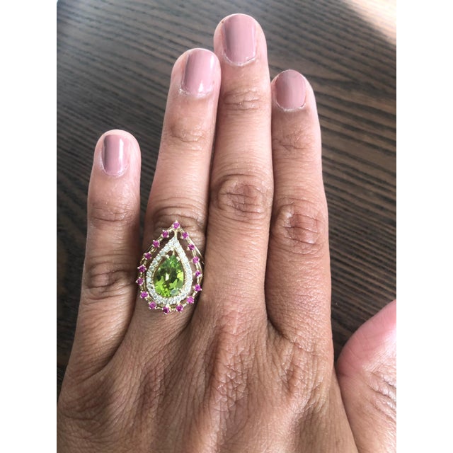 Early 21st Century 2.59 Carat Peridot Sapphire Diamond 14 Karat Yellow Gold Cocktail Ring, Size 7 For Sale - Image 5 of 5