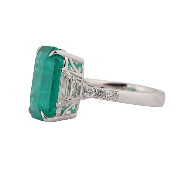 6.40 Ct Natural Zambian Emerald Cut Emerald diamond ring in 18k gold For Sale - Image 18 of 18