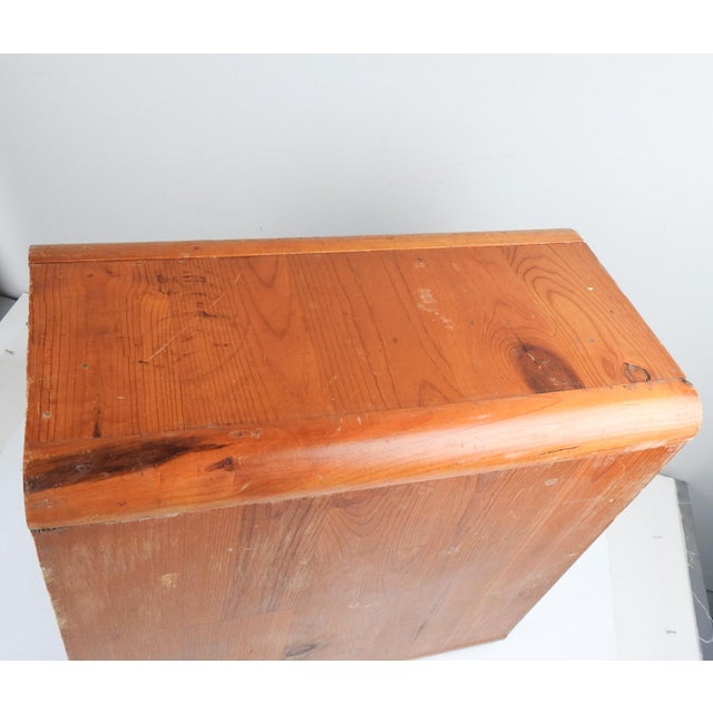 Mid-Century Modern Small Curved Edge Mid 20th Century Pine Side Table For Sale - Image 3 of 9