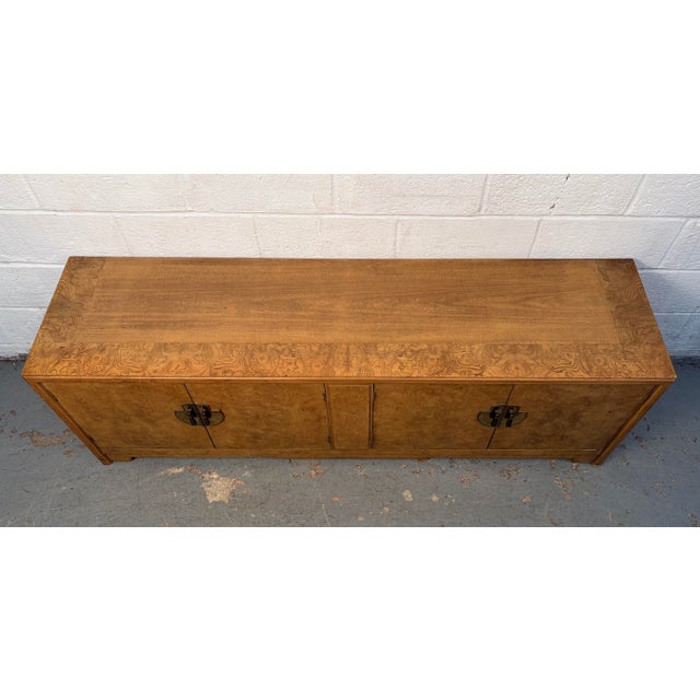 Mid 20th Century Modern Burl and Brass Credenza by Thomasville For Sale In New York - Image 6 of 12