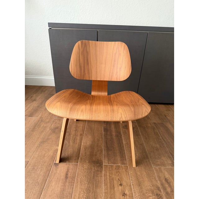 Molded magnificence. Low-slung, and with an expertly crafted seat and back, the LCW cradles you in a comfortable position;...
