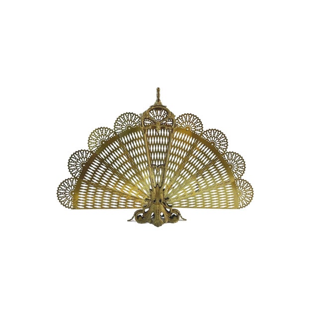 Vintage French fire screen in brass, peacock motif, early to mid 20th century. Extends up to 85 cm wide. Functional in...
