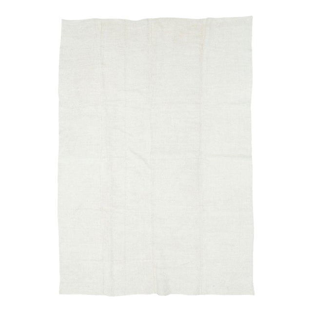 Galerie Shabab Collection Mid-20th Century Handmade Turkish Hemp Flatweave Kilim Room Size Carpet in White For Sale