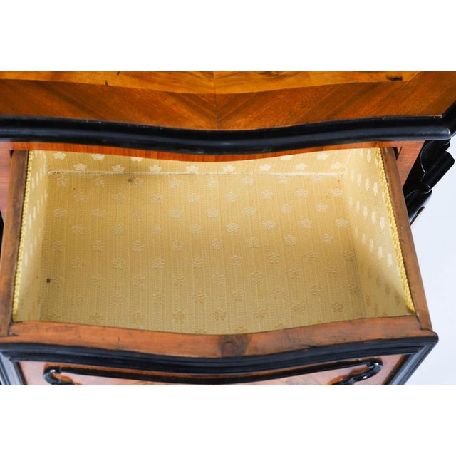 Antique Italian Burr Walnut Serpentine Bedside Chests, 1700s, Set of 2 For Sale - Image 14 of 18