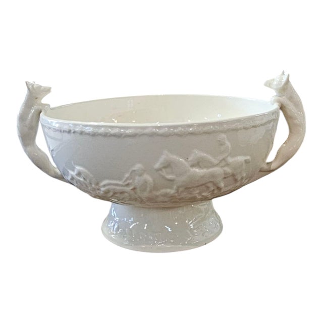 English 1930s Crown Devon Pottery Salad Bowl and Pair of Servers Moulded With "John Peel" and Hunting Scene, and With Fox Handles For Sale - Image 3 of 3