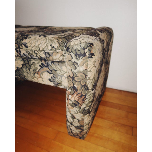 Late 20th Century Vintage Parsons Style Upholstered Ottoman in Floral Tapestry Fabric For Sale - Image 5 of 10
