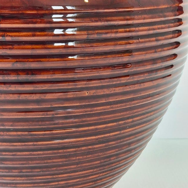 Very good overall condition. Height 26 cm. Diameter 30 cm. A magnificent vintage vase from the Saint-Clément factory.