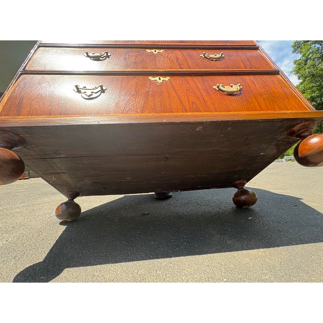 17th Century William and Mary Bunfoot Inlaid Walnut Chest of Drawers For Sale - Image 11 of 12