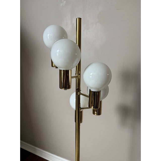 Vintage 1970s Mid-Century Modern Sonneman “Waterfall” Cascading Globe Floor Lamp in Brass For Sale In Houston - Image 6 of 7