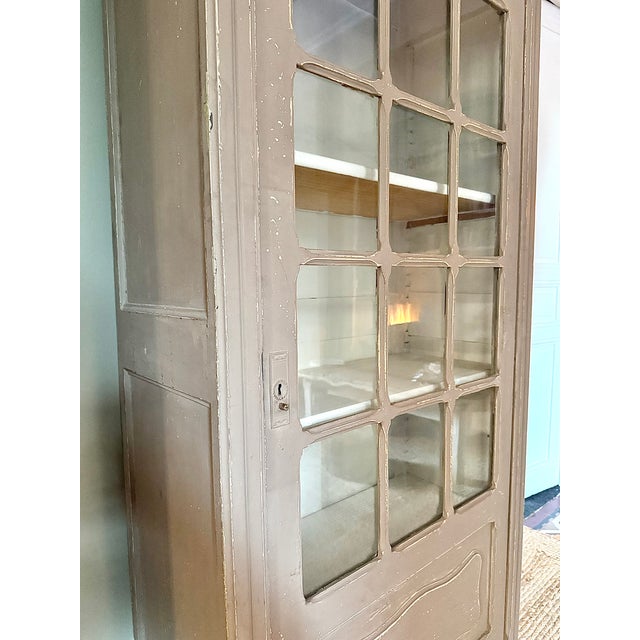 Wood French Country Shabby Chic Glazed Display Cabinet in Patined Wood, 1930s For Sale - Image 7 of 15