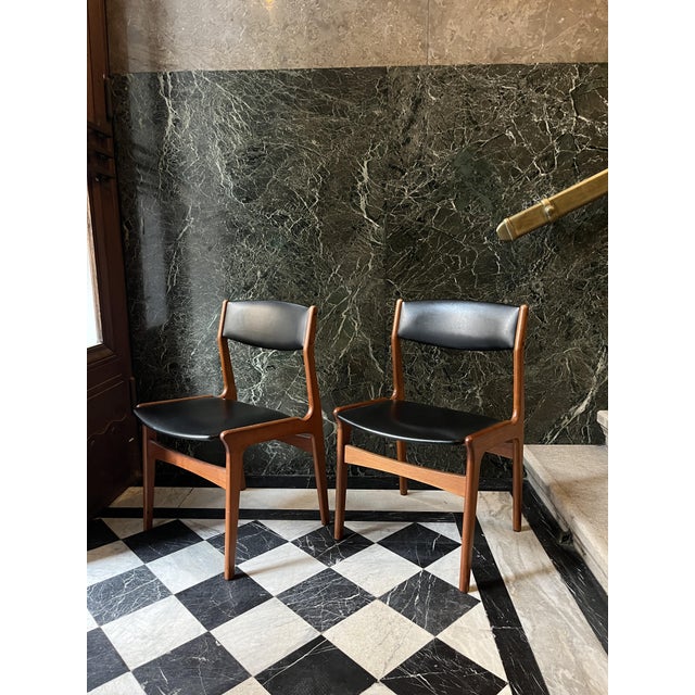 This pair of dining chairs was produced by Dyrlund in Denmark in the 1960s. The chairs feature teak frames with gently...