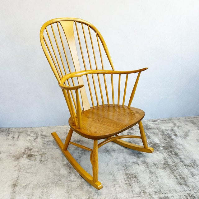 Model 7912 Chairmakers Rocking Chair by Lucian Ercolani for Ercol, 1970s, in Flawless conditions. Designed 1970 to 1979...