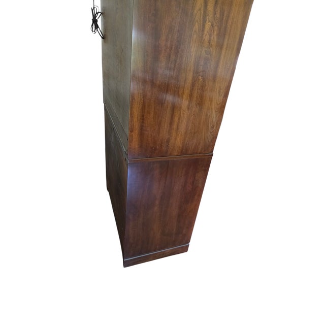 1980s Ethan Allen Canova Campaign Hutch Curio China Cabinet Display Shelf For Sale - Image 9 of 17