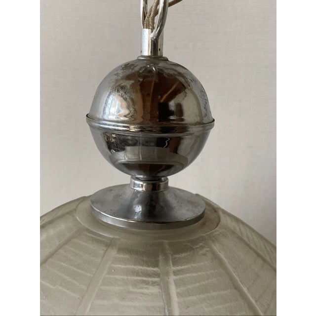 Good condition Elevate your space with a touch of timeless elegance. This striking vintage pendant light features a...