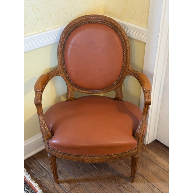 Early 20th Century French Louis XVI-Style Walnut and Chestnut-Brown Leather Settee With Three Matching Armchairs For Sale - Image 14 of 16