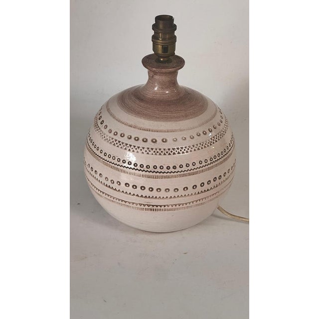 French Beige Ceramic Table Lamp with Geometric Relief Design in the style of Jean Besnard, 1970s For Sale - Image 4 of 14