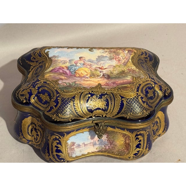Manufacture de Sevres 1860s Sévres French Rococo Blue Gilt Porcelain Jewellery Box For Sale - Image 4 of 17