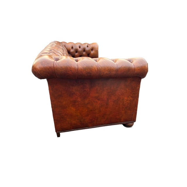 1980s Vintage Tufted Chesterfield Leather Sofa Seating in English Traditional Style For Sale - Image 5 of 12