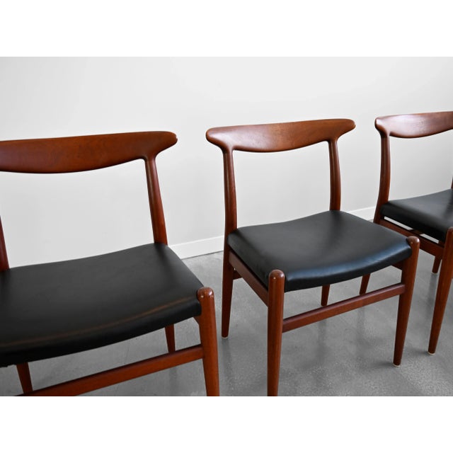 Hans Wegner Hans Wegner 'W2' Dining Chairs in Teak and Black Leather for c.m. Madsen - Set of Four For Sale - Image 4 of 12