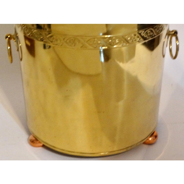 Early 20th Century Large Antique English Gilt Brass Lidded Jardiniere / Container / Coal Bin For Sale - Image 5 of 12