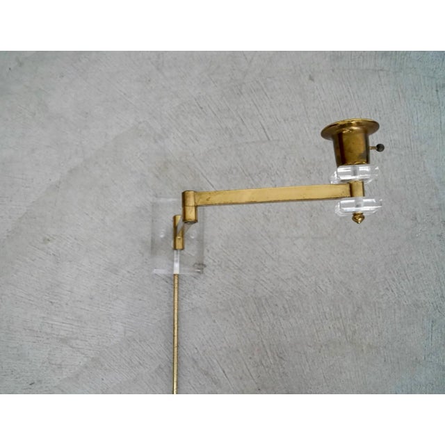 Charles Hollis Jones 1960’s Hollywood Regency Lucite & Brass Sconce For Sale - Image 4 of 13