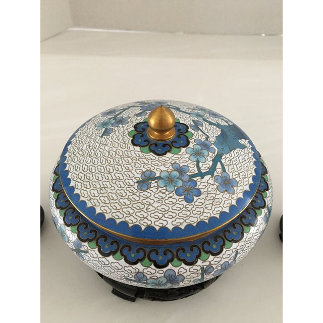 Metal 1950s Cloisonn Ginger Jars and Lidded Bowl - Set of 3 For Sale - Image 7 of 13