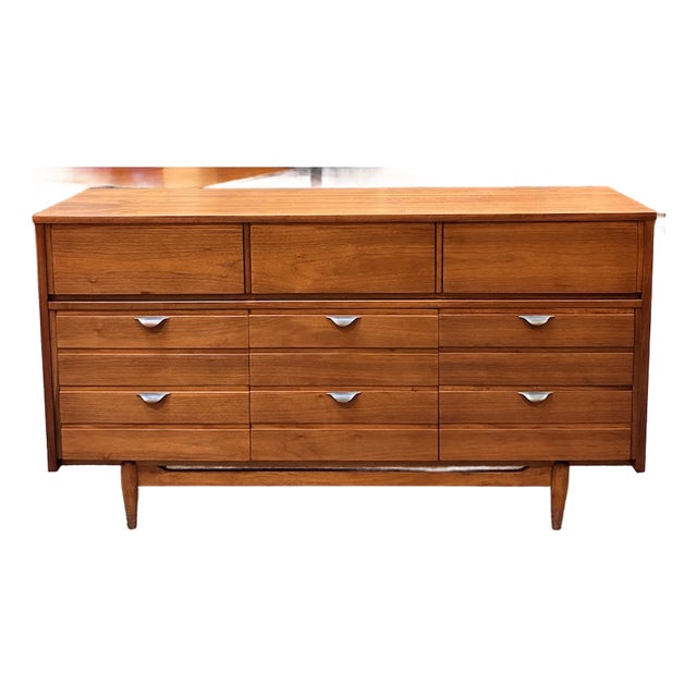 Mid Century Modern Walnut Six Drawer "Mainline" Dresser by Hooker Furniture, Usa c.1950 For Sale