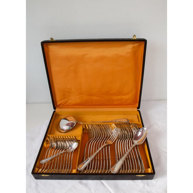 Top quality silver coating marked 90. The set is composed by 37 pieces: 12 soup spoons, 12 table forks, 12 small spoons, 1...