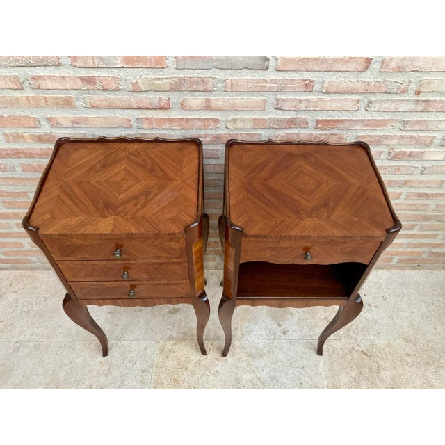 Mid-Century Modern Early 20th Century French Marquetry and Iron Hardware Bedside Tables or Nightstands with Drawers and Open Shelf, Set of 2 For Sale - Image 3 of 13