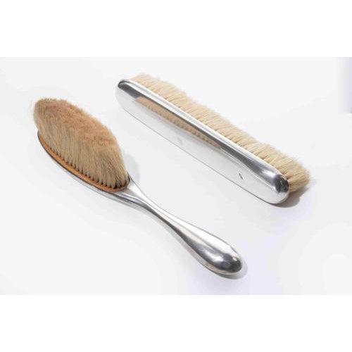 20th Century Gentlemans Silver and Silver-Plated Grooming and Vanity Set, Set of 8 For Sale - Image 4 of 8
