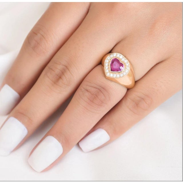 Natural 2.01 cts pink sapphire & 0.28 cts diamond ring in 18k gold For Sale - Image 10 of 18