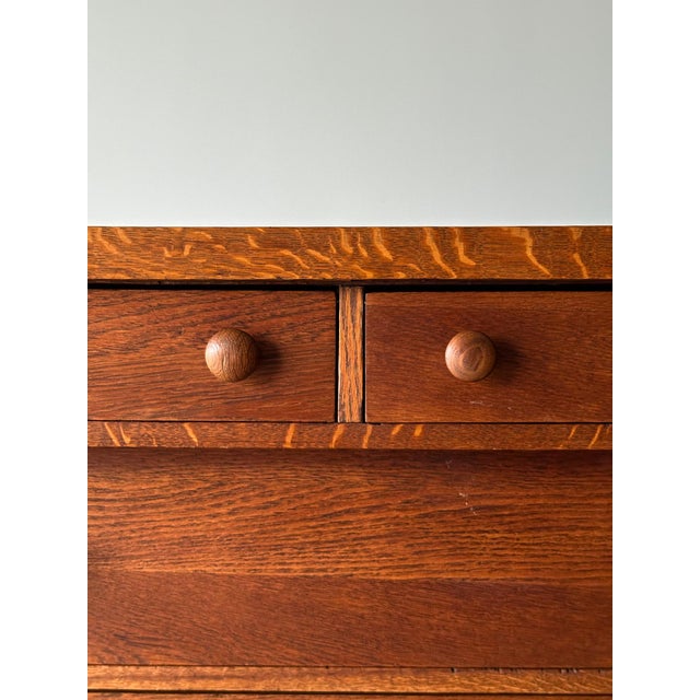 Early 20th Century Turn-of-the-Century Quartersawn Oak Chest of Drawers For Sale - Image 16 of 18