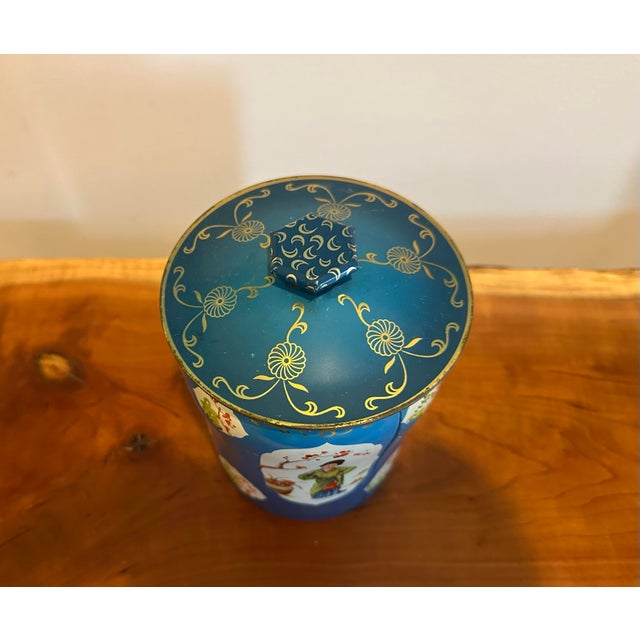 Mid 20th Century Vintage Blue Chinoiserie Tole Tea Canister With Hand-Painted Figural Scenes For Sale - Image 5 of 6