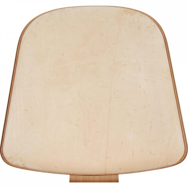 CH07 Shell Chair in Walnut by Hans Wegner For Sale - Image 10 of 18