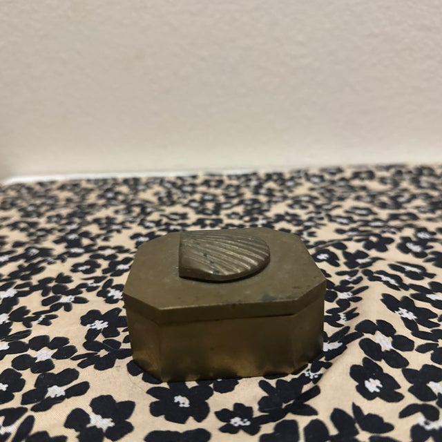 1960s Trinket Box Brass With Shell For Sale In New Orleans - Image 6 of 8