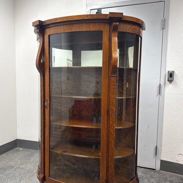 Victorian Quarter-Sawn Tiger Oak Curved Glass Curio, Antique For Sale - Image 12 of 12