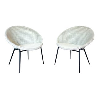 Mid-Century Modern Bauhaus Satellite Cocktail Lounge Chairs in Wicker and Steel by Lloyd Loom for Lusty, 1950s, Set of 2 For Sale