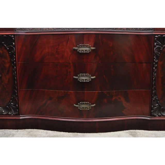 Vtg Chinese Chippendale Flame Mahogany Triple Dresser W/ Bowed Front and Mirror For Sale - Image 4 of 12