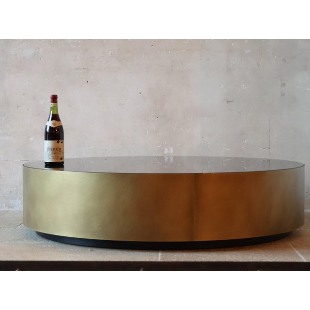 Early 21st Century Meridiani Belt Round Coffee Table in Brass and Smoked Glass by Andrea Parisio, 2010s For Sale - Image 5 of 10