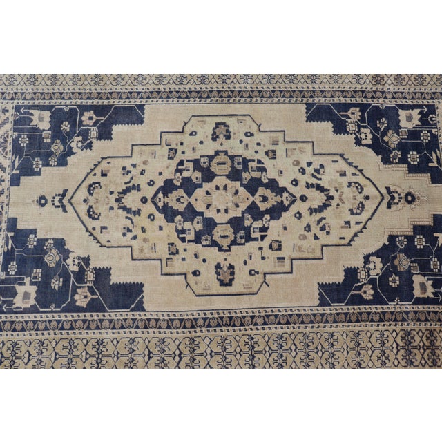 Vintage Hand-Knotted Turkish Oushak in Wool With Sub-Geometric Medallion Design For Sale - Image 14 of 14