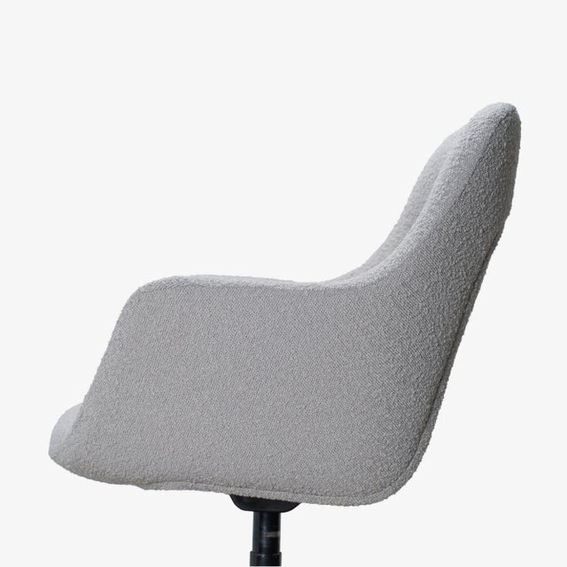 1960s Pearson Executive Chair in Platinum Performance Bouclé by Max Pearson for Knoll For Sale - Image 5 of 13