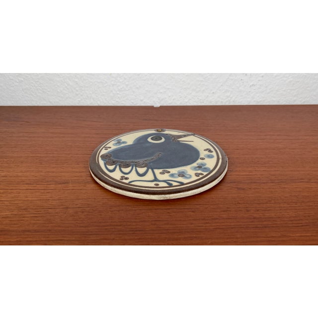 Mid-Century Danish Studio Pottery Wall Plate with Bird Design by Erling & Karin Heerwagen, 1976 For Sale - Image 10 of 11