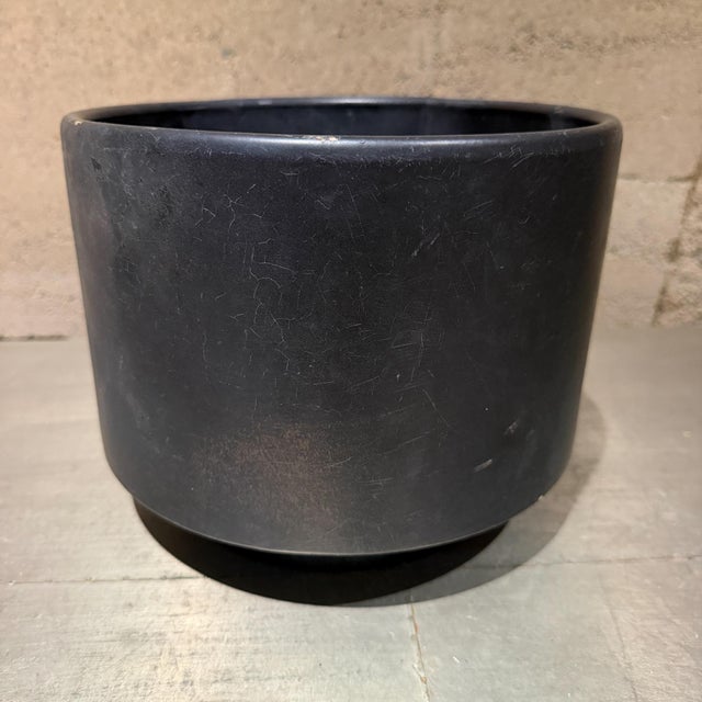 Mid-Century Modern Black Planter by Gainey Pottery, 9.75\" Diameter For Sale In San Diego - Image 6 of 15