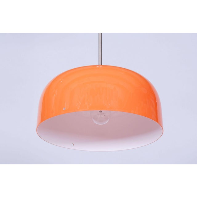 This distinctive and design-forward pendant chandelier, originating from the 1960s, represents a top-tier and admired...