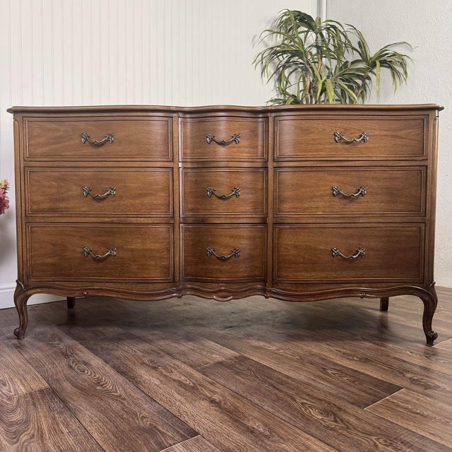 French Provincial Vintage Drexel Bordeaux 9-Drawer Serpentine Lowboy Dresser For Sale In Salt Lake City - Image 6 of 14